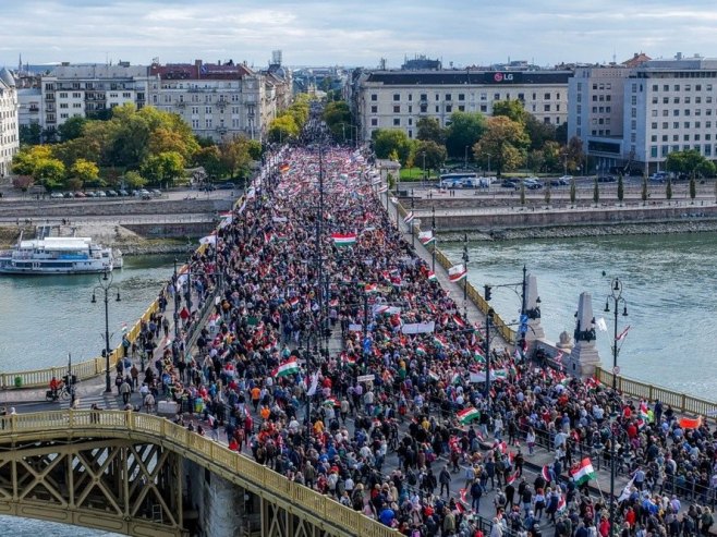 Nećemo da ginemo za Ukrajinu - u Budimpešti veliki marš mira; Orban uputio snažnu poruku (FOTO/VIDEO)