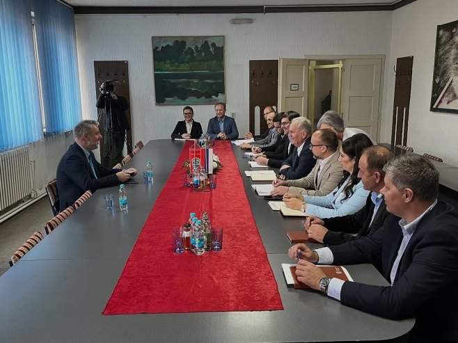 Alen Šeranić u posjeti je Opštini Srbac (foto: instagram.com/ministarstvo.zdravlja.srpske/) Alen Šeranić u posjeti je Opštini Srbac (foto: instagram.com/ministarstvo.zdravlja.srpske/) -