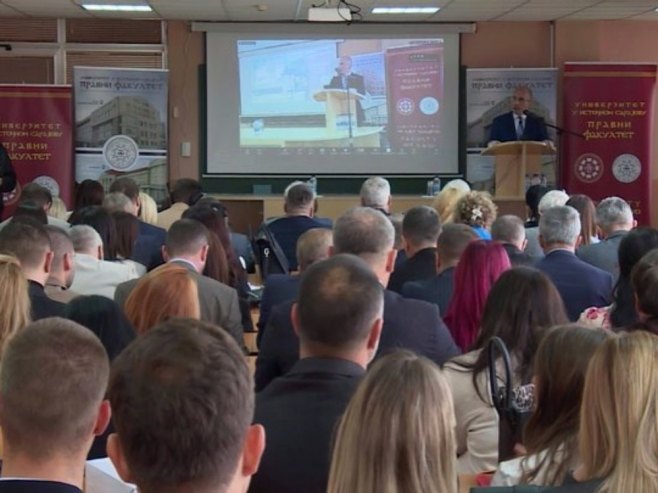 Pale: Naučni skup - politička situacija u BiH, odnosno selektivna primjena Dejtona Pale: Naučni skup - politička situacija u BiH, odnosno selektivna primjena Dejtona