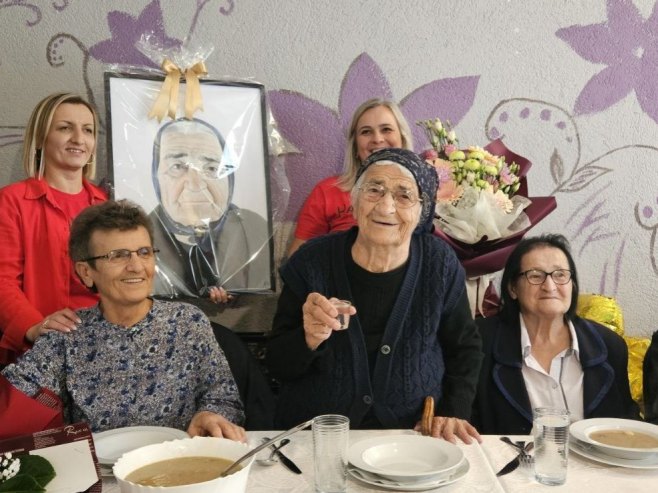 Baka Stana proslavila 100. rođendan (FOTO/VIDEO)
