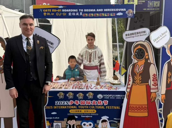 Ambasada BiH učestvovala na "Drugom međunarodnom omladinskom kulturnom festivalu 2025" u Pekingu (FOTO)