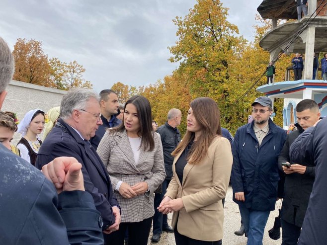 Kod Doboja manifestacija posvećena srpsko-ruskom prijateljstvu; Kalabuhov dočekan aplauzom (FOTO/VIDEO)