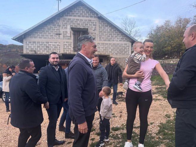 Karan u posjeti višečlanoj porodici na Manjači - budućnost Srpske u sigurnim rukama