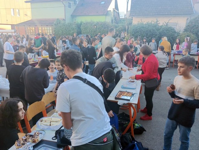 Učenici OŠ "Јovan Cvijić" - srca puna ljubavi i humanosti; Prikupili više od 11.500 KM za liječenje Petra Šarića (FOTO)