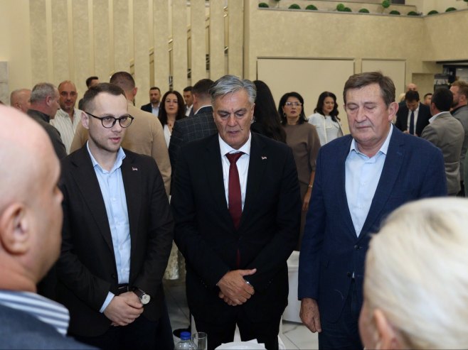 Karan u Bijeljini prisustvovao donatorskoj večeri za izgradnju priprate Petropavlovskog hrama Karan u Bijeljini prisustvovao donatorskoj večeri za izgradnju priprate Petropavlovskog hrama