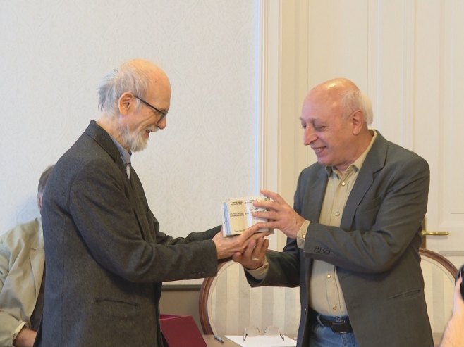 Babkenu Simonjanu uručena nagrada "Otvorena knjiga" Udruženja književnika Republike Srpske