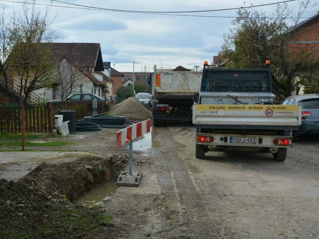 Više od 1.200 domaćinstava u četiri prijedorska naselja dobija vodovodnu mrežu (FOTO)