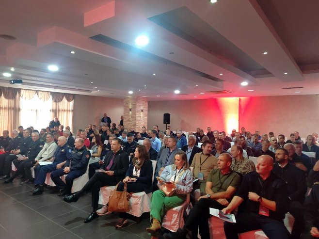 U Prijedoru održan stručni seminar o primjeni savremenih tehnologija u službi spasavanja (FOTO)