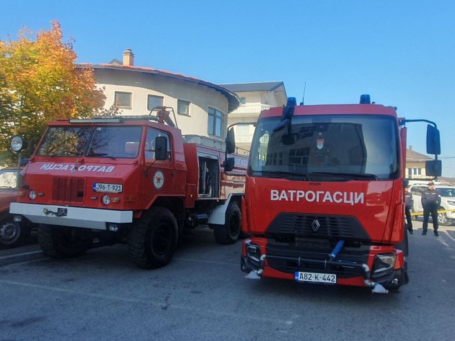 Vatrogascima iz Petrova uručeno vatrogasno vozilo, donacija RUCZ