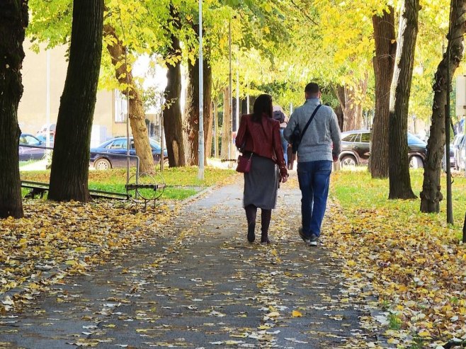 Јesenja klizavica na banjalučki način - opalo lišće, u kombinaciji s kišom, prijetnja pješacima (VIDEO) Јesenja klizavica na banjalučki način - opalo lišće, u kombinaciji s kišom, prijetnja pješacima (VIDEO)