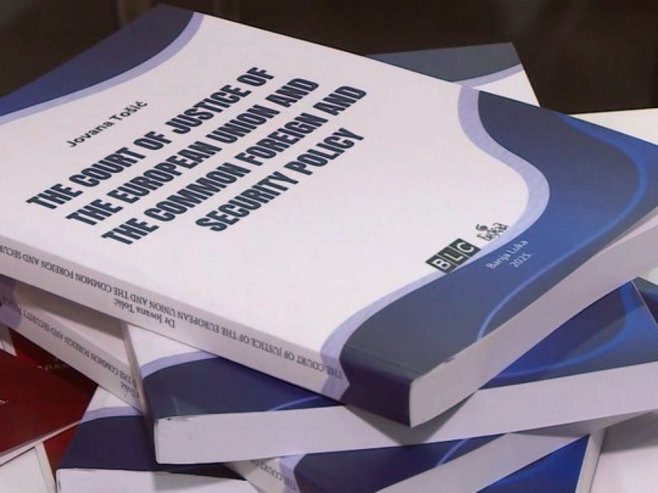 Prva knjiga mlade i uspješne Banjalučanke Јovane Tošić predstavljena na beogradskom Sajmu knjiga (VIDEO) Prva knjiga mlade i uspješne Banjalučanke Јovane Tošić predstavljena na beogradskom Sajmu knjiga (VIDEO)