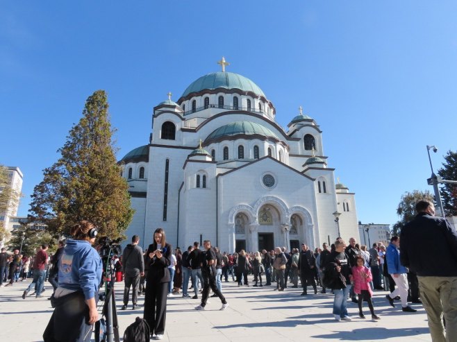Patrijarh Porfirije u Hramu Svetog Save služi parastos stradalima u Novom Sadu (FOTO)