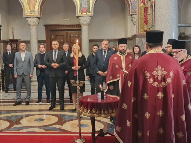 Zvaničnici Srpske u Hramu Hrista Spasitelja na godišnjem pomenu žrtvama iz Novog Sada (FOTO)