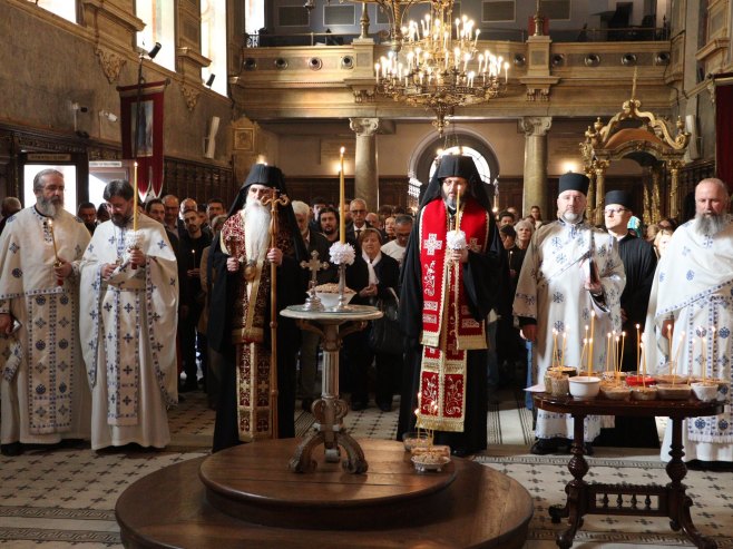 Patrijarh Porfirije u Hramu Svetog Save služio parastos stradalima u Novom Sadu (FOTO/VIDEO)