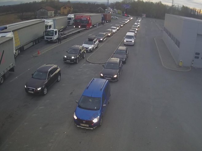 Duža čekanja na graničnim prelazima ka Srbiji i Hrvatskoj