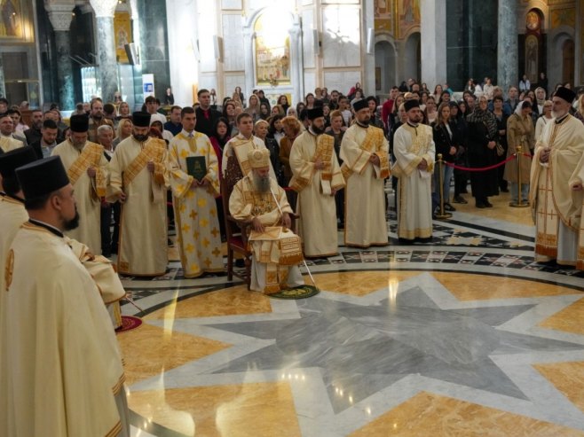 Porfirije predvodio svetu liturgiju u Hramu Svetog Save na Vračaru