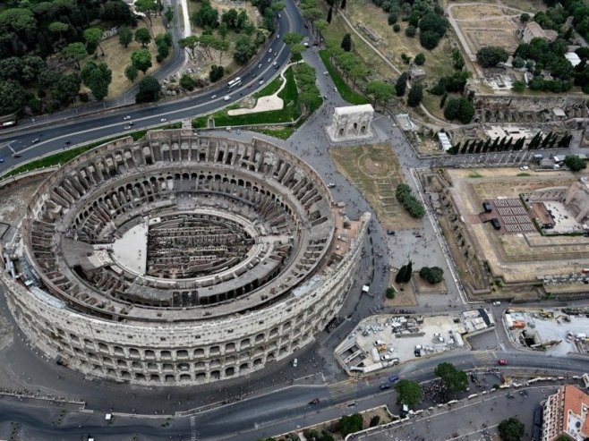 Povrijeđena tri radnika nakon urušavanja tornja blizu Koloseuma