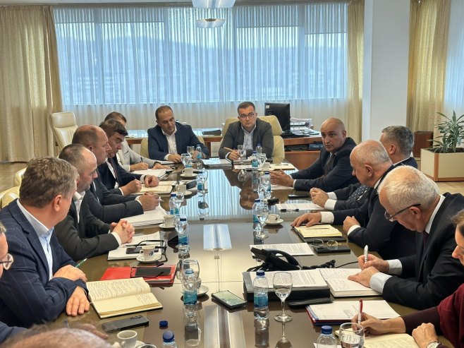 Sastanak Đokića sa predstavnicima Elektroprivrede Srpske, RiTE Ugljevik i Gas Resa