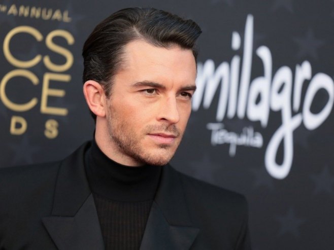 Časopis "Pipl" proglasio glumca DŽonatana Bejlija za "najseksipilnijeg muškarca"