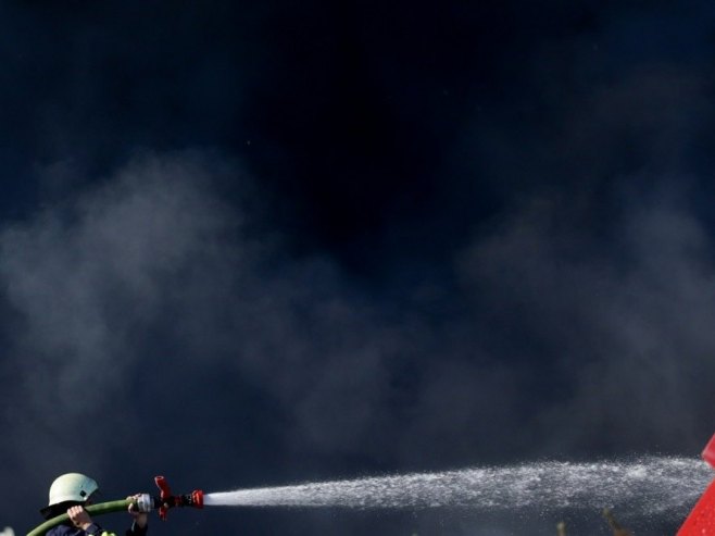Veliki požar u Zagrebu, crni dim se vidi kilometrima daleko (VIDEO)
