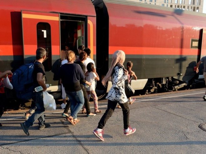 Državljanin Letonije prijetio putnicima u vozu u Austriji