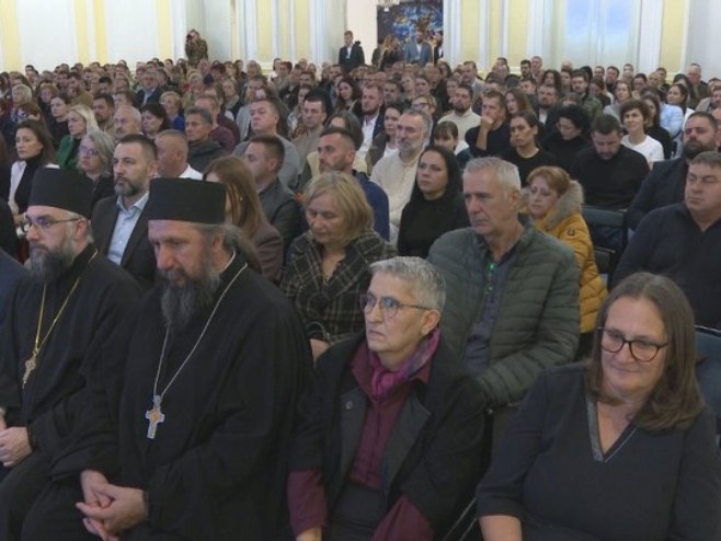 Predstavljen dokumentarni film "Sećanje na našu decu" autorke Mire Lolić Močević (FOTO)