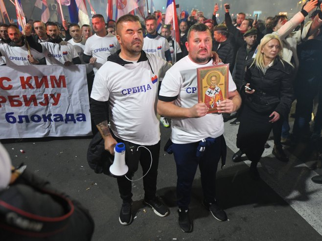 Ispred Skupštine poruka jedinstva srpskog naroda sa Kosova i Metohije