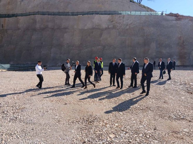 Zvaničnici Srpske u obilasku dovodnog tunela za HE Dabar (VIDEO)