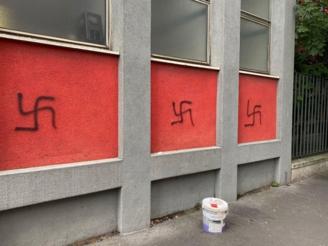 Njemačka: Širom grada iscrtani kukasti krstovi ljudskom krvlju (FOTO)