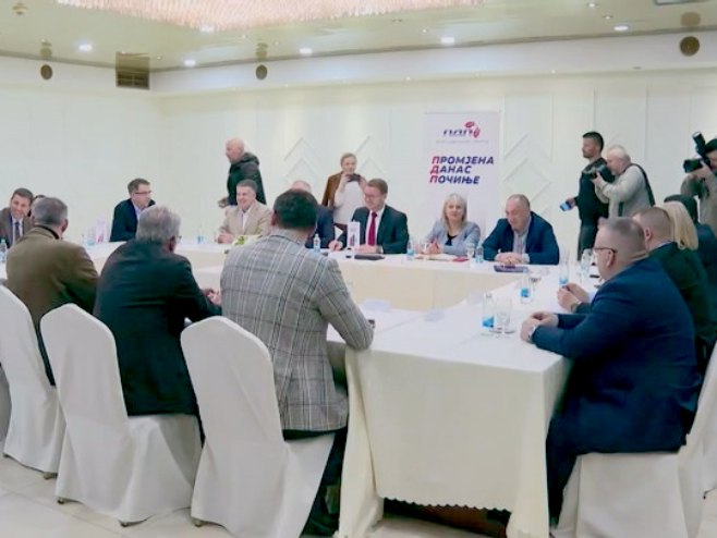 Nezavidna pozicija opozicije; Da li je borba za vlast politička rak-rana opozicionih političara? (VIDEO)