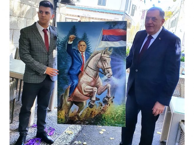 Dodik u Trebinju na poklon dobio sliku Dodik u Trebinju na poklon dobio sliku