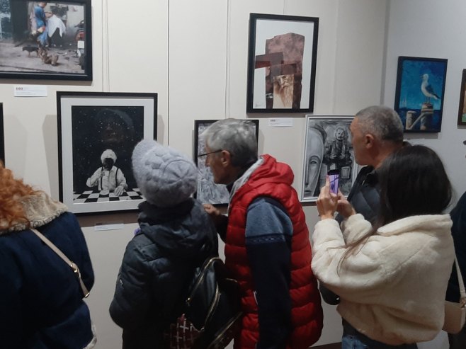 Četvrti "Fočanski A3 format" okupio 49 slikara iz šest zemalja