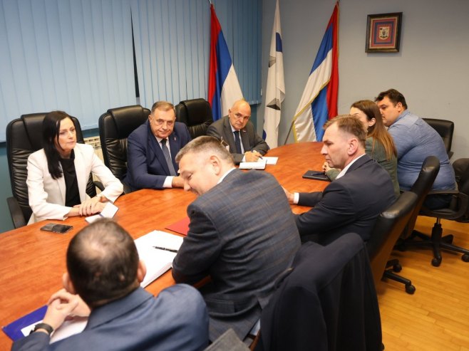 Dodik sa Gajićem, rukovodstvom i predstavnicima Sindikata RiTE Ugljevik (FOTO)