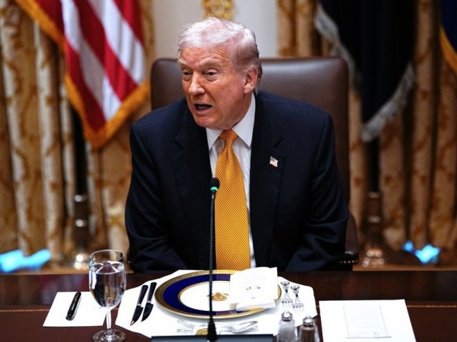 Tramp predložio da novac za zdravstveno osiguranje ide direktno građanima