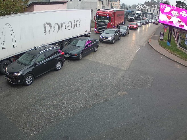 Na graničnim prelazima Kostajnica, Gradina i Rača pojačana frekvencija putničkih vozila