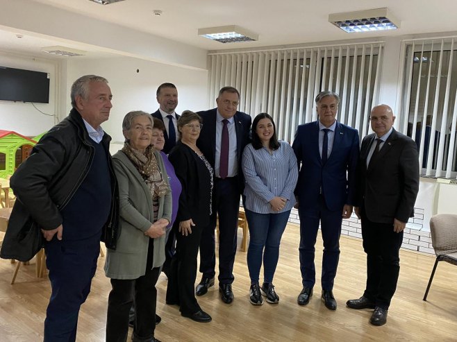 Dodik i Karan posjetili Kolo srpskih sestara "Sveta Marija Magdalina" u Petrovu; Za vrtić 20.000 KM (FOTO/VIDEO)