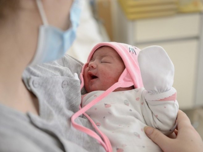 Beba (foto: EPA/Peter Komka HUNGARY OUT - ilustracija) - 