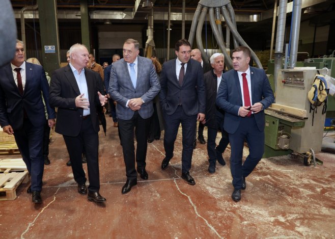 Dodik i Karan na Sokocu posjetili firmu "Invest gradnja"