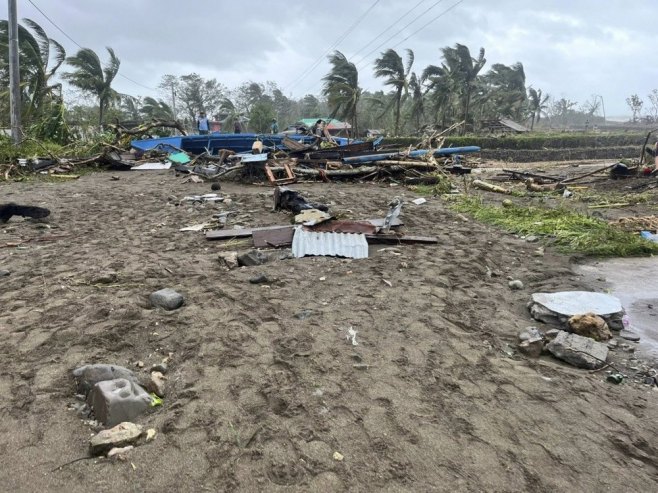Najmanje 18 osoba poginulo u tajfunu koji je pogodio Filipine, oluja ide ka Tajvanu
