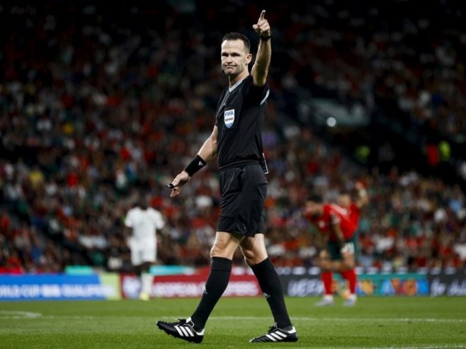 Slovak Ivan Kružliak sudi meč između Engleske i Srbije u kvalifikacijama za SP 2026.