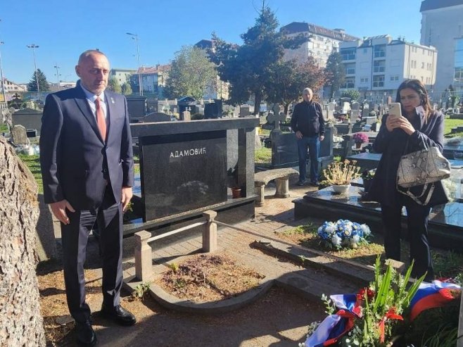 Egić položio vijenac povodom obilježavanja Dana primirja; Najveću žrtvu podnio srpski narod