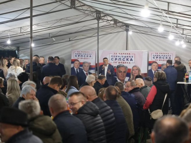 SNSD u Adi (foto: facebook.com/snsdbl) - 