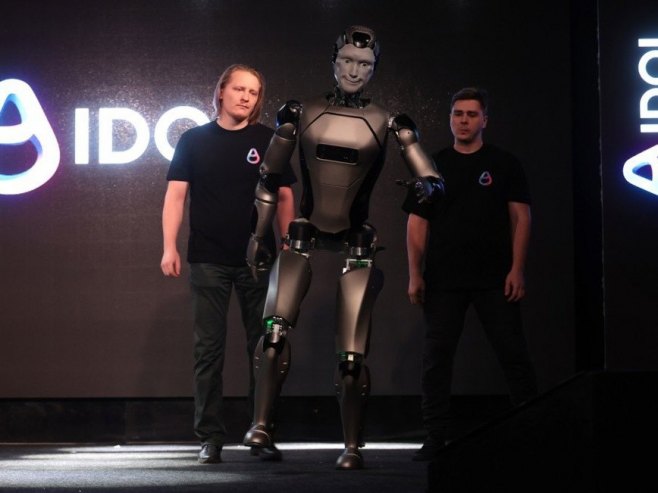 Robot (Foto: EPA/MAXIM SHIPENKOV) Robot (Foto: EPA/MAXIM SHIPENKOV) -