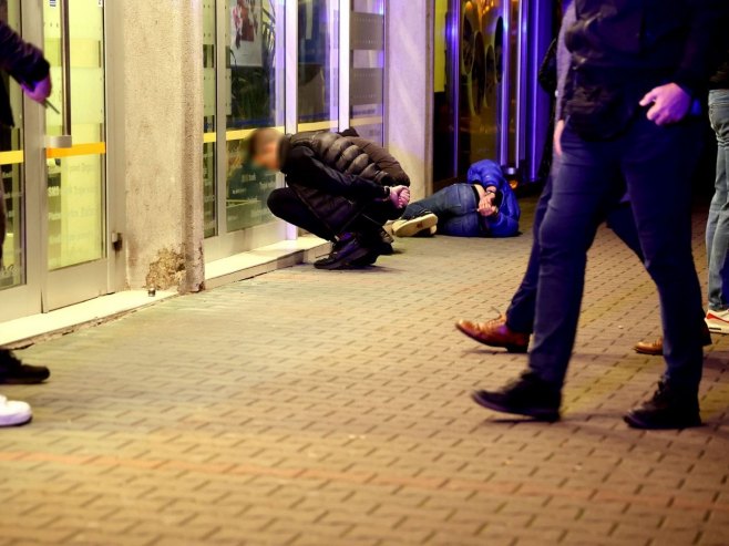 Tri lica su uhapšena u Gospodskoj ulici u Banjaluci zbog pokušaja prevare Nove banke (FOTO)