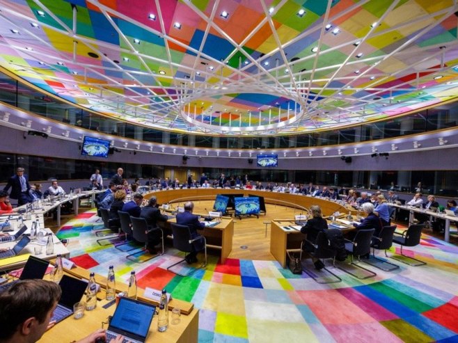 Dombrovskis: Brisel ne može više da daje redovne kredite Kijevu