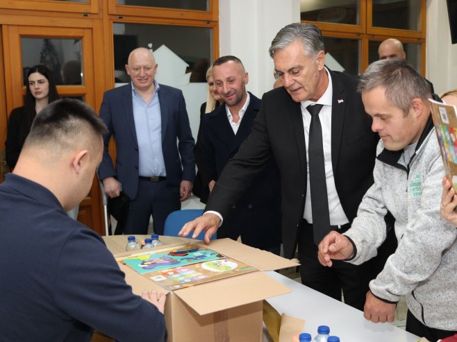 Karan posjetio Centar za porodicu "Kuća radosti" (FOTO)