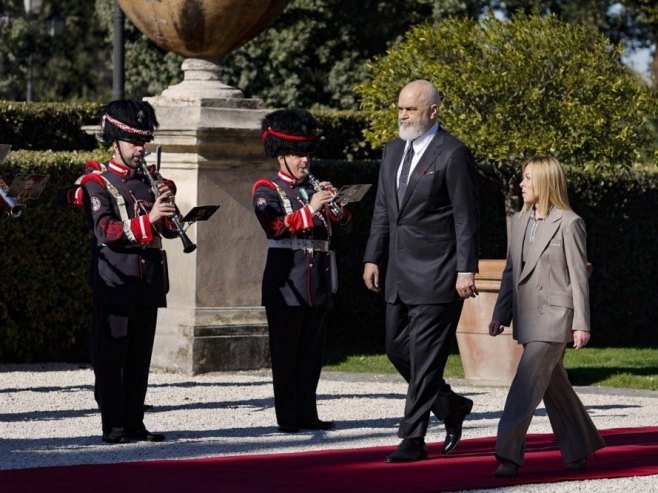 Meloni: Nastavlja se slanje migranata u Albaniju