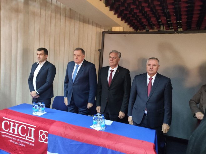 SNSD u Srebrenici SNSD u Srebrenici - Foto: SRNA