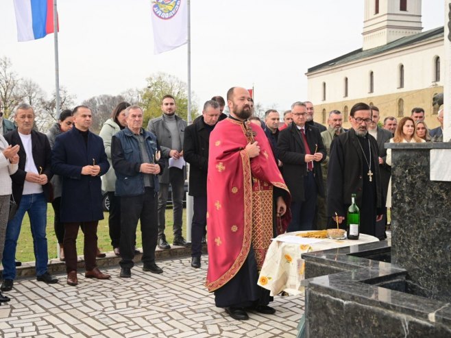 U Obudovcu služen parastos za 44 poginula borca VRS i 33 civilne žrtve