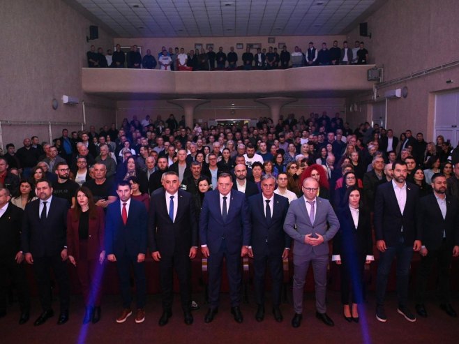 Dodik u Šamcu: Očekujem pobjedu Karana